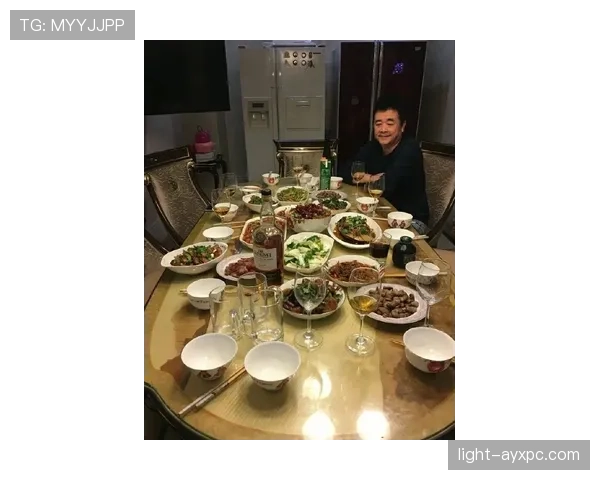 崔家溪坐拥豪宅里喝的居然是那个价到让普通人怀疑人生的水? 崔家溪坐拥豪宅里喝的居然是那个价到让普通人怀疑人生的水?