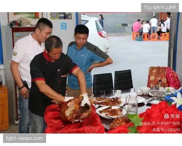 扬尼斯摆地摊卖菜那画面我真想看，好奇他一手端盘到底啥样！